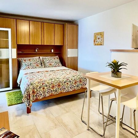 Apartments By The Sea Medveja, Opatija - 7720 Lovran Bagian luar foto