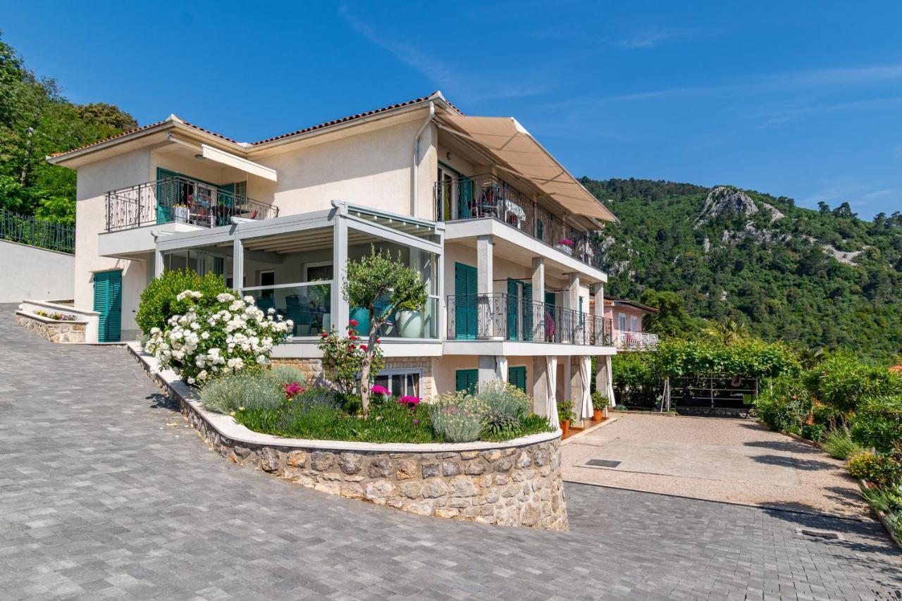 Apartments By The Sea Medveja, Opatija - 7720 Lovran Bagian luar foto