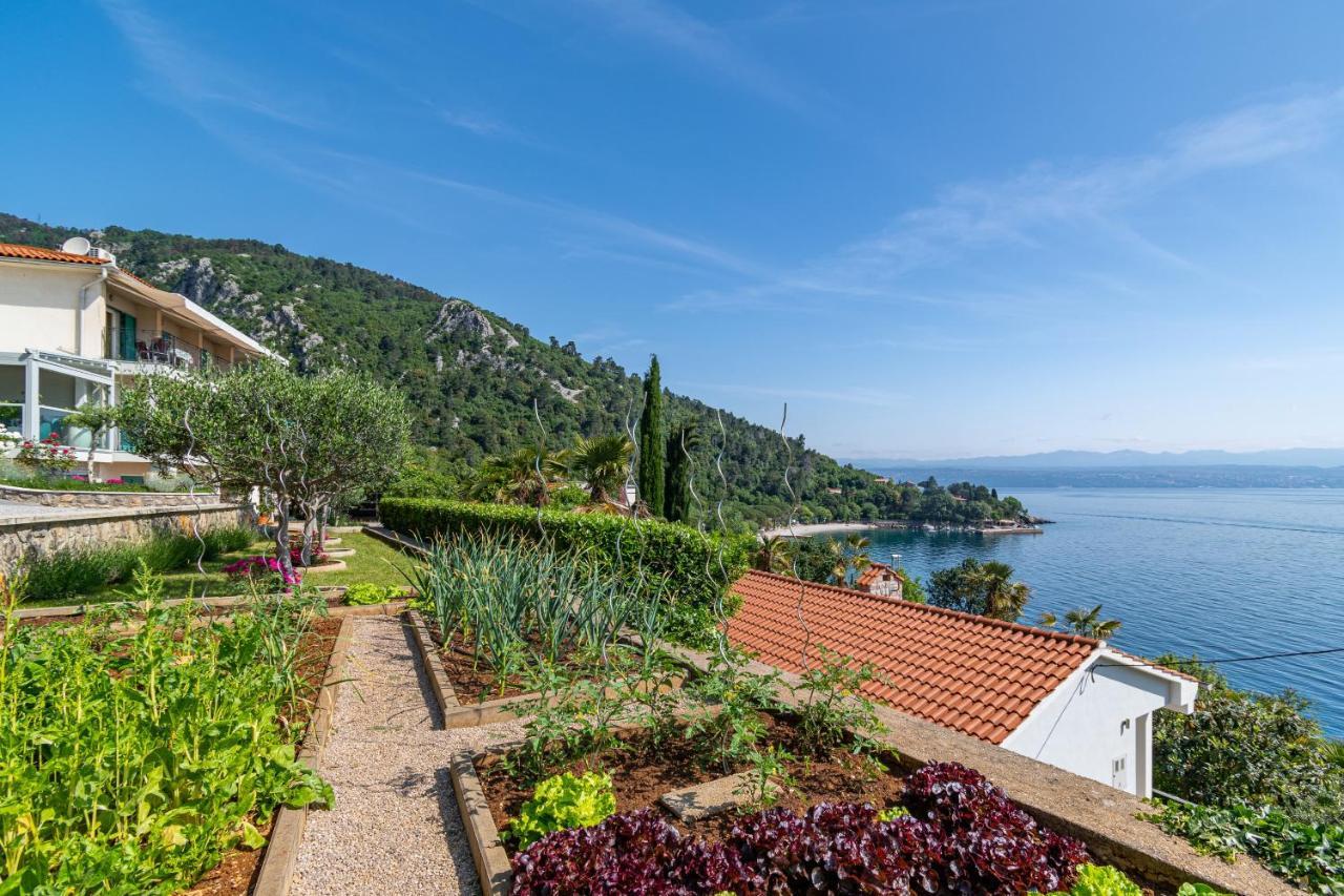 Apartments By The Sea Medveja, Opatija - 7720 Lovran Bagian luar foto