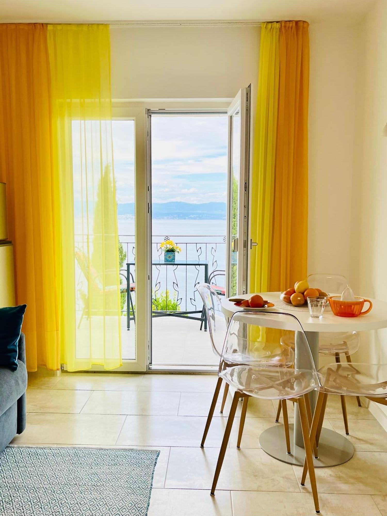 Apartments By The Sea Medveja, Opatija - 7720 Lovran Bagian luar foto