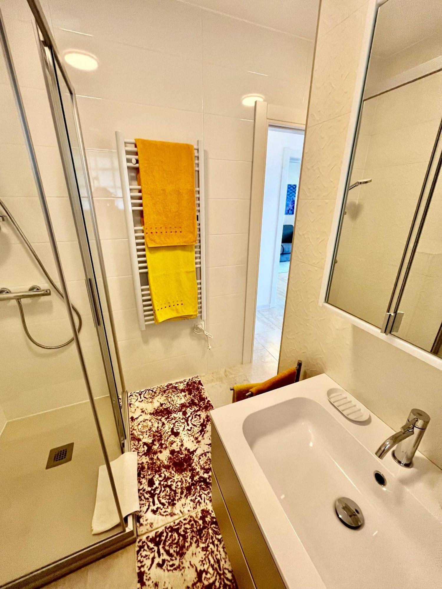 Apartments By The Sea Medveja, Opatija - 7720 Lovran Ruang foto