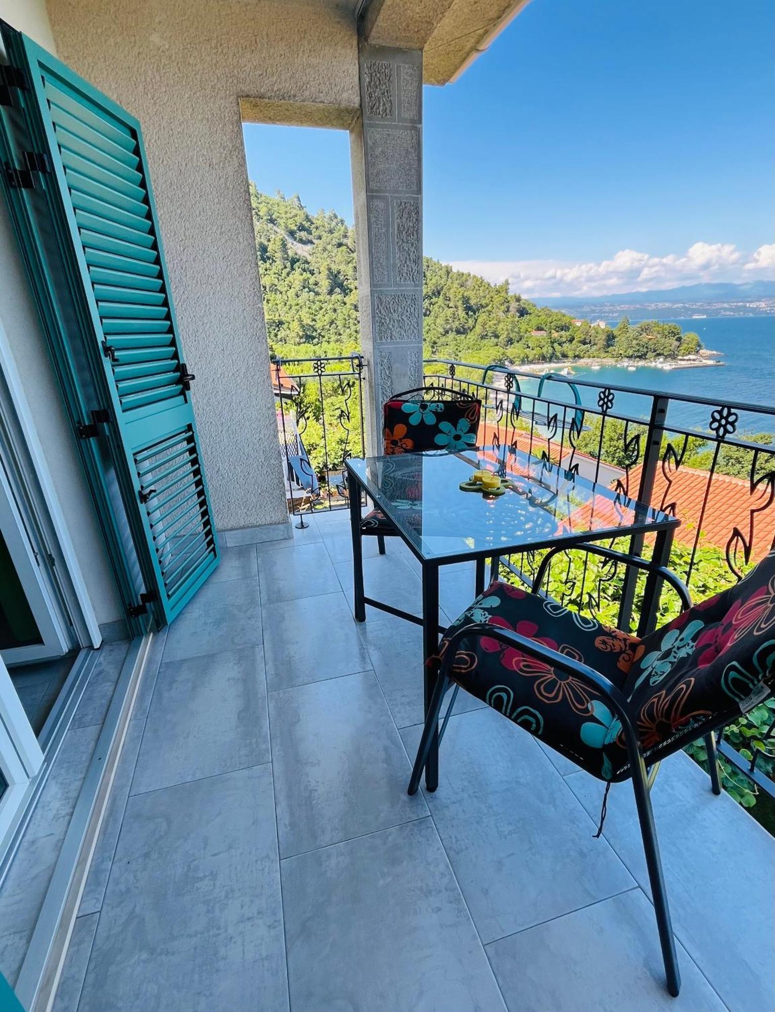 Apartments By The Sea Medveja, Opatija - 7720 Lovran Bagian luar foto