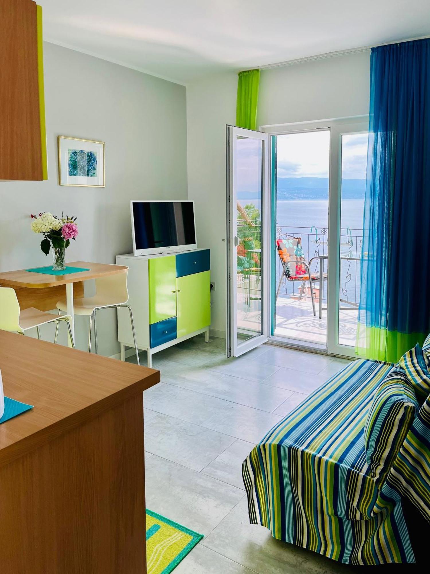 Apartments By The Sea Medveja, Opatija - 7720 Lovran Bagian luar foto
