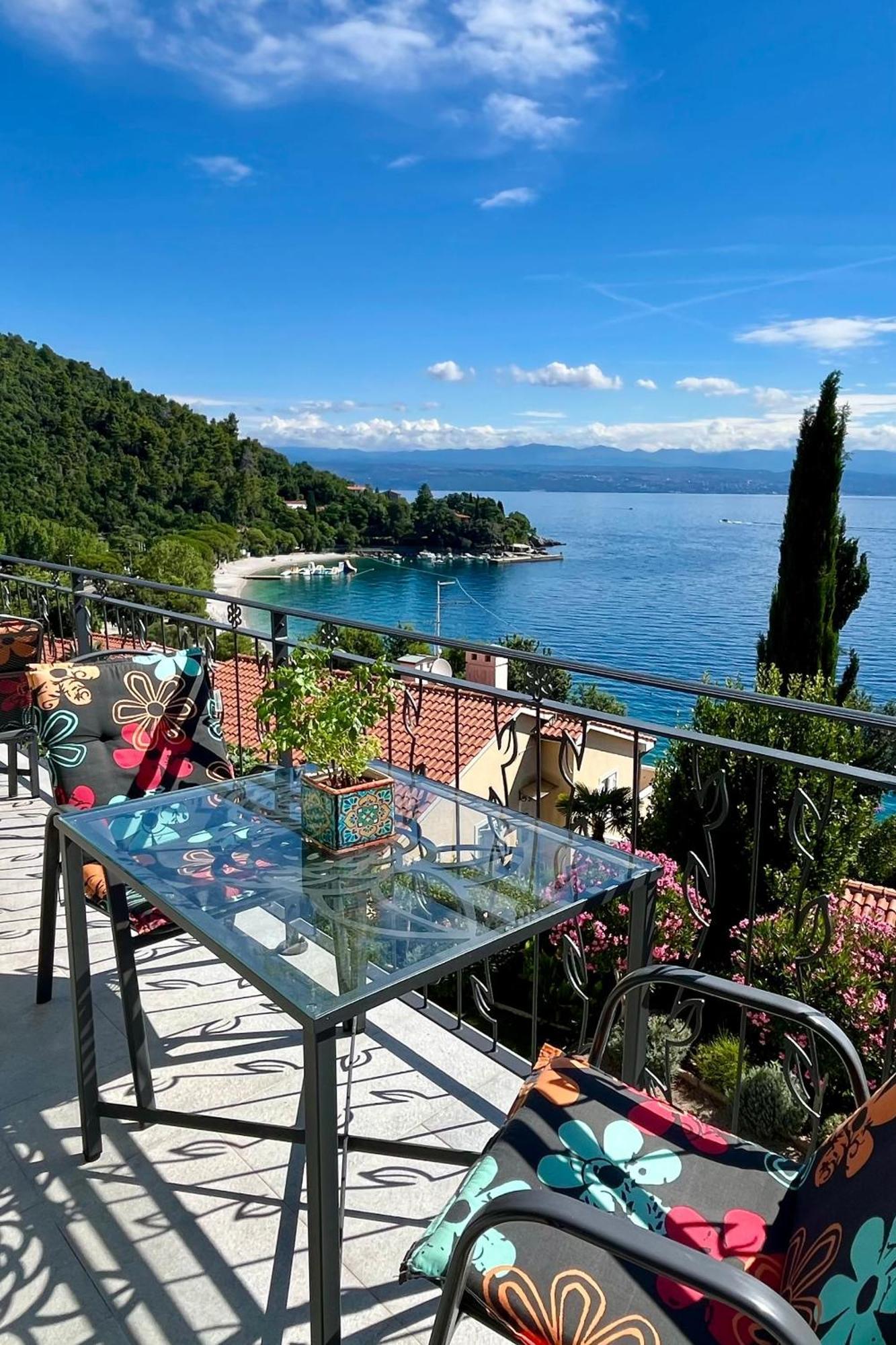 Apartments By The Sea Medveja, Opatija - 7720 Lovran Bagian luar foto